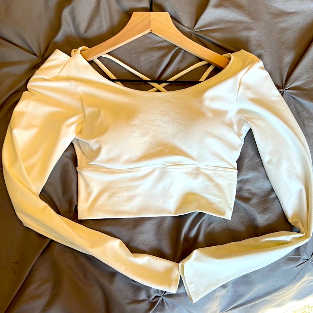 Long sleeve fitted crop, believe it’s Athleta